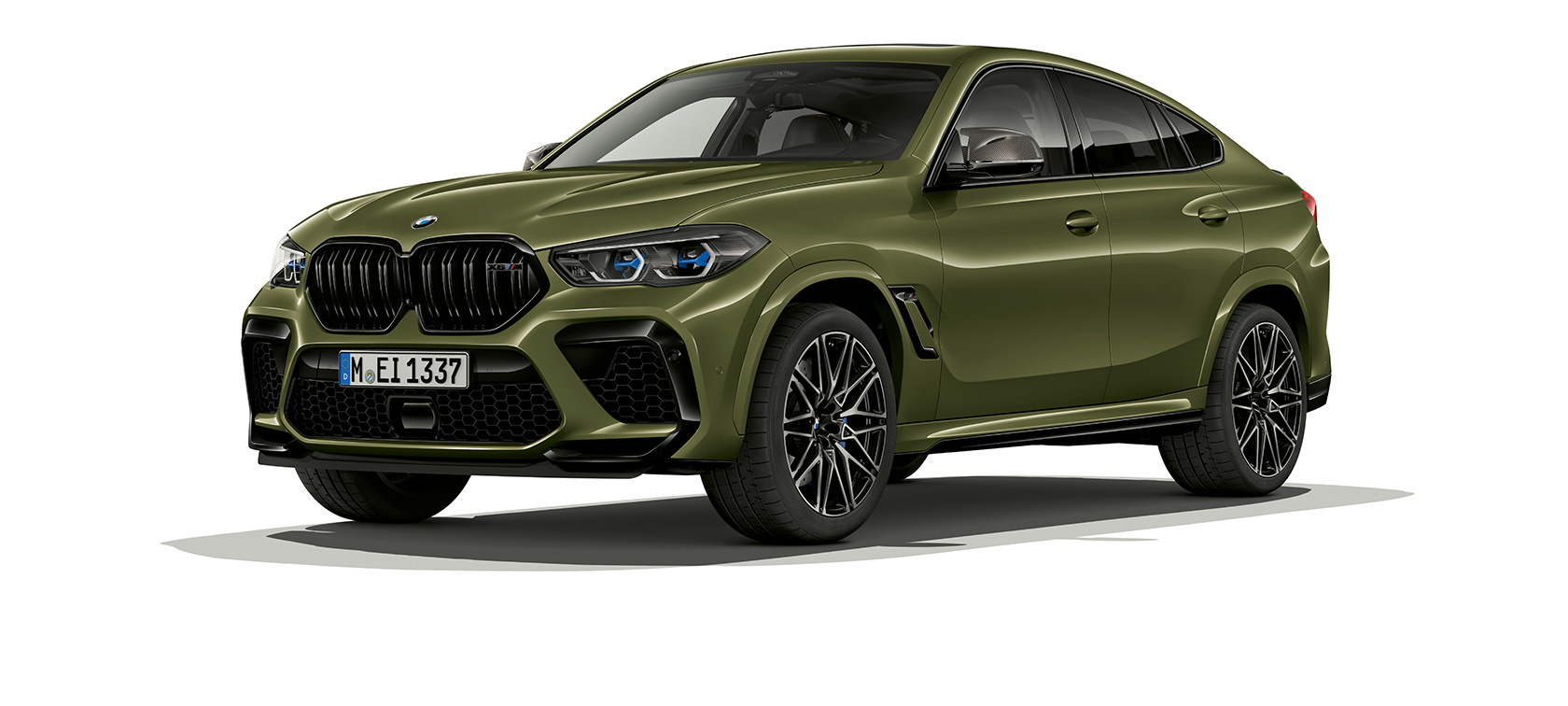 BMW X6 M Competition three-quarter side view BMW X6 M Competition F96 2020 BMW Individual Special Paint Urban Green SUV three-quarter side view