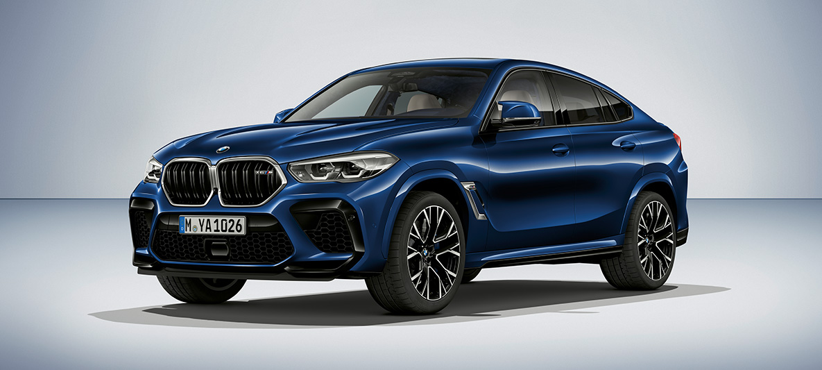 BMW X6 M in BMW Individual Tanzanite Blue metallic BMW X6 M F96 SUV 2020 BMW Individual Tanzanite Blue metallic three-quarter side view