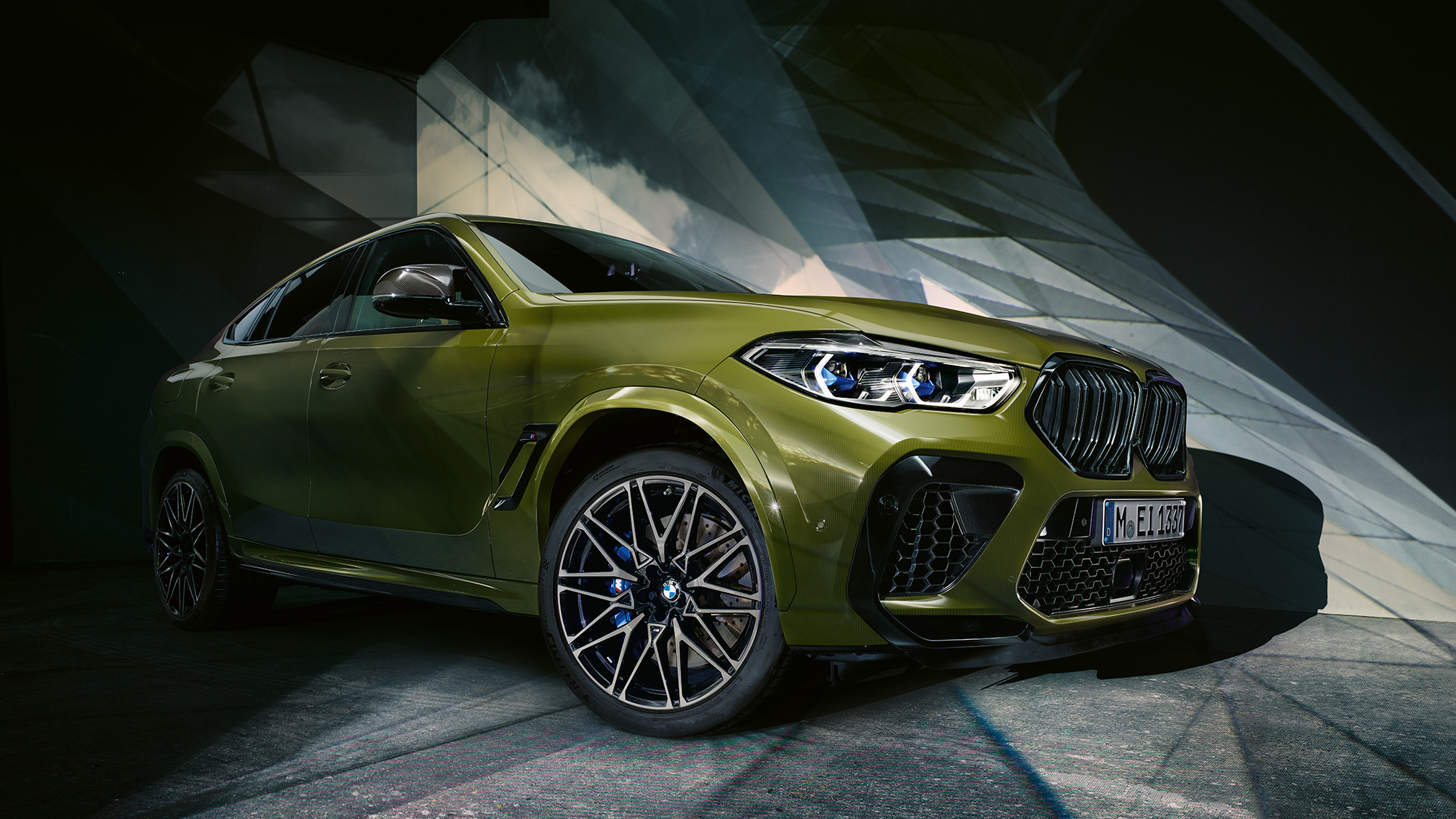 外觀設計 BMW X6 M Competition 外觀設計 BMW X6 M Competition F96 2020 BMW Individual 特殊漆面 Urban Green SUV 四分之三正面視圖
