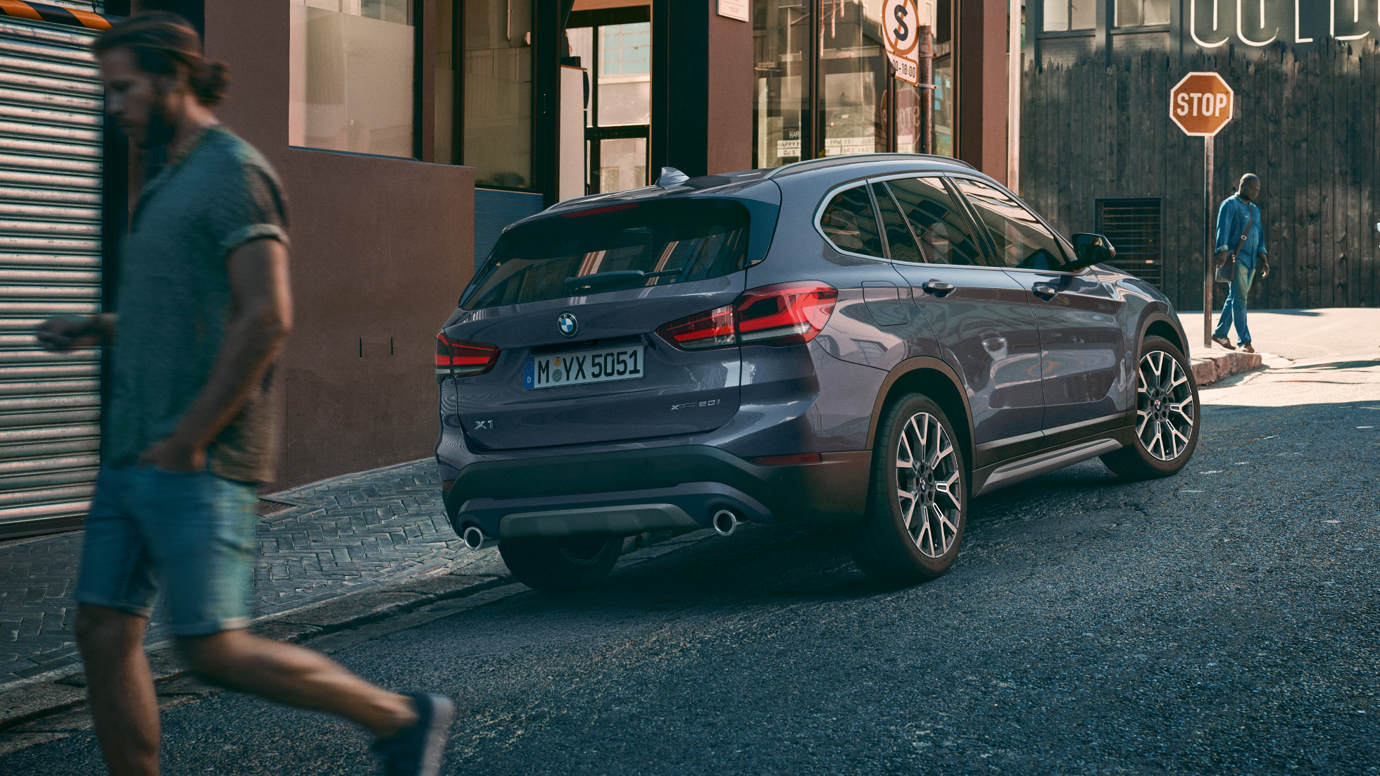 BMW X1, LED rear lights. BMW X1, three-quarter rear with view of the LED rear lights.