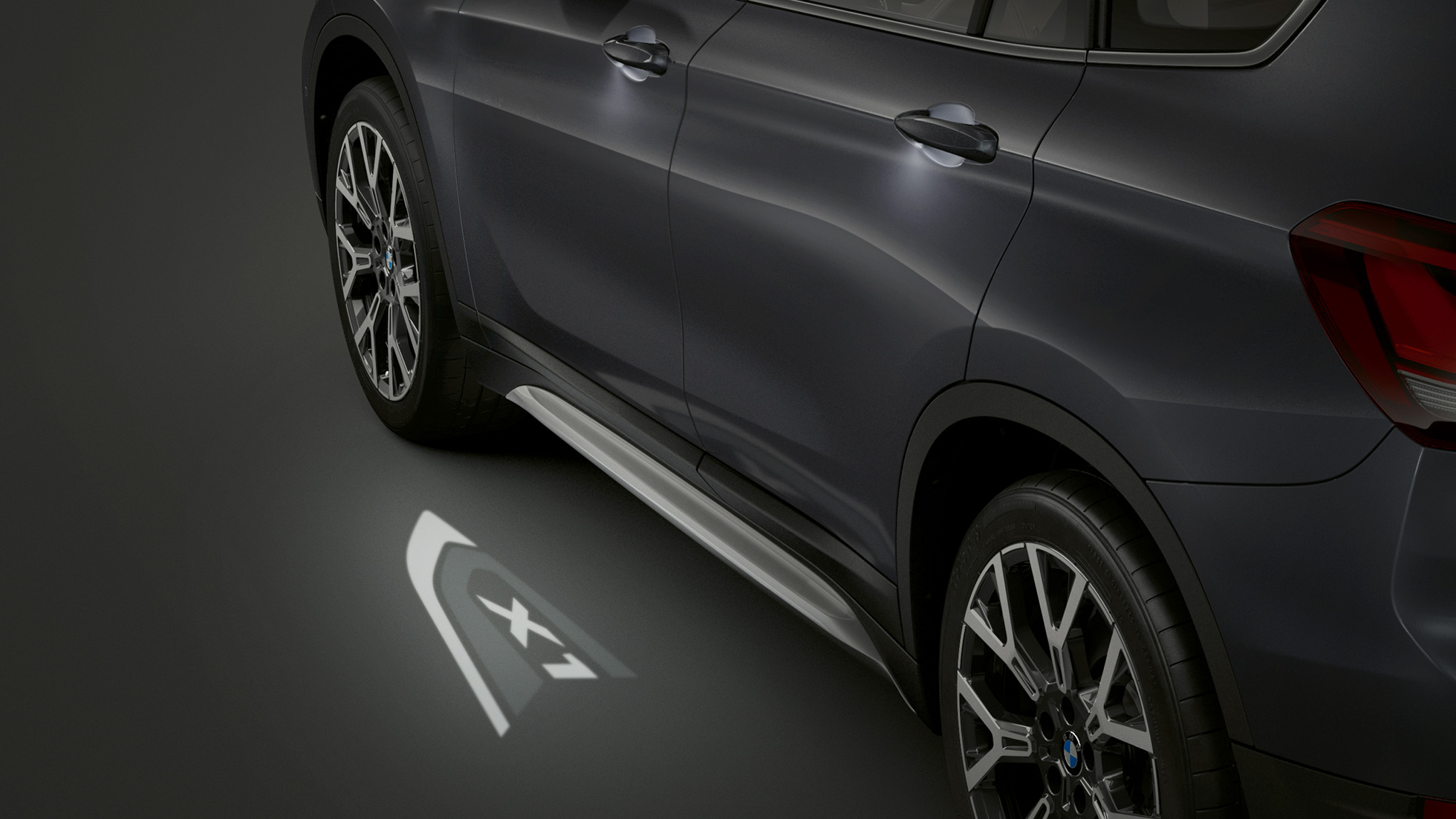 BMW X1, LED-Projection “X1”. BMW X1, side view with focus on LED-Projection “X1”.