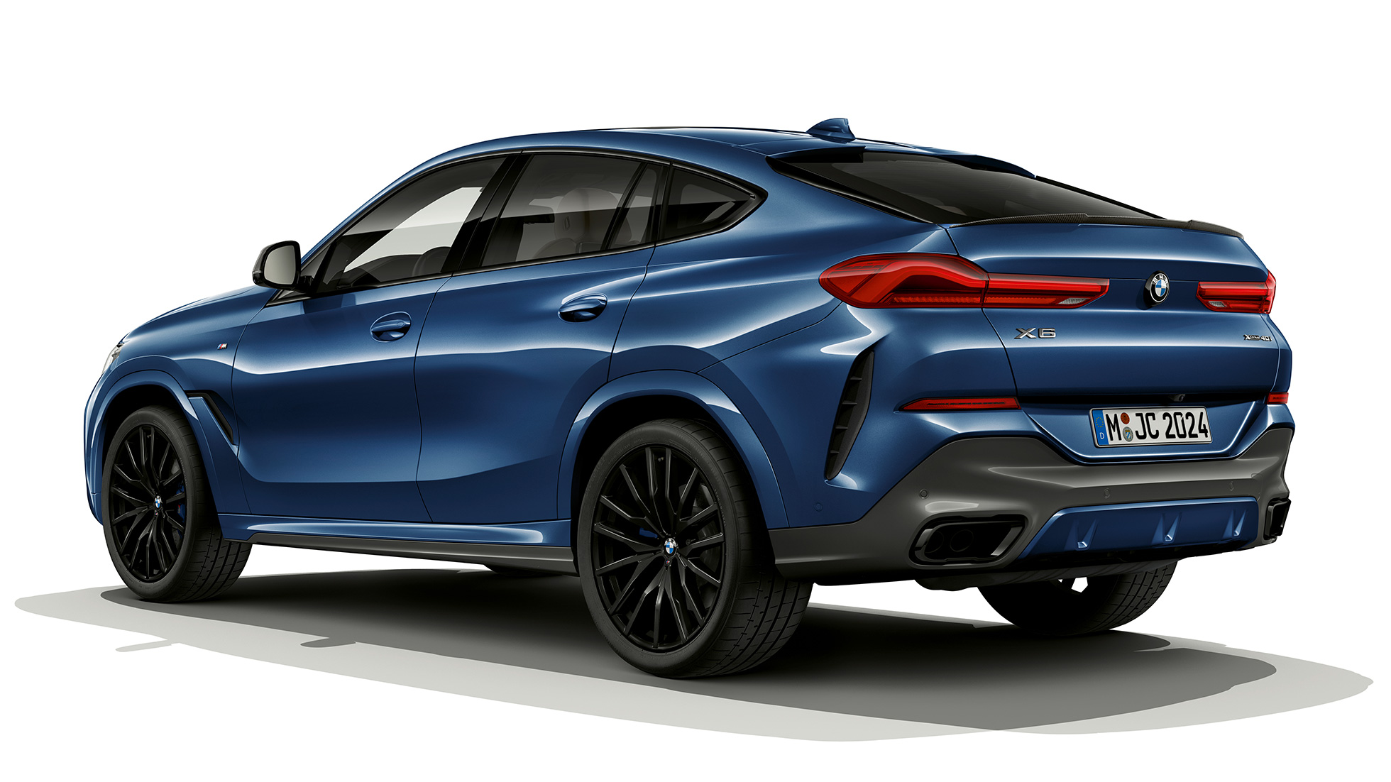 BMW X6,搭配 M Sport 包圍套件,尾部。 BMW X6,搭配 M Sport 包圍套件,尾部四分之三角度視圖。