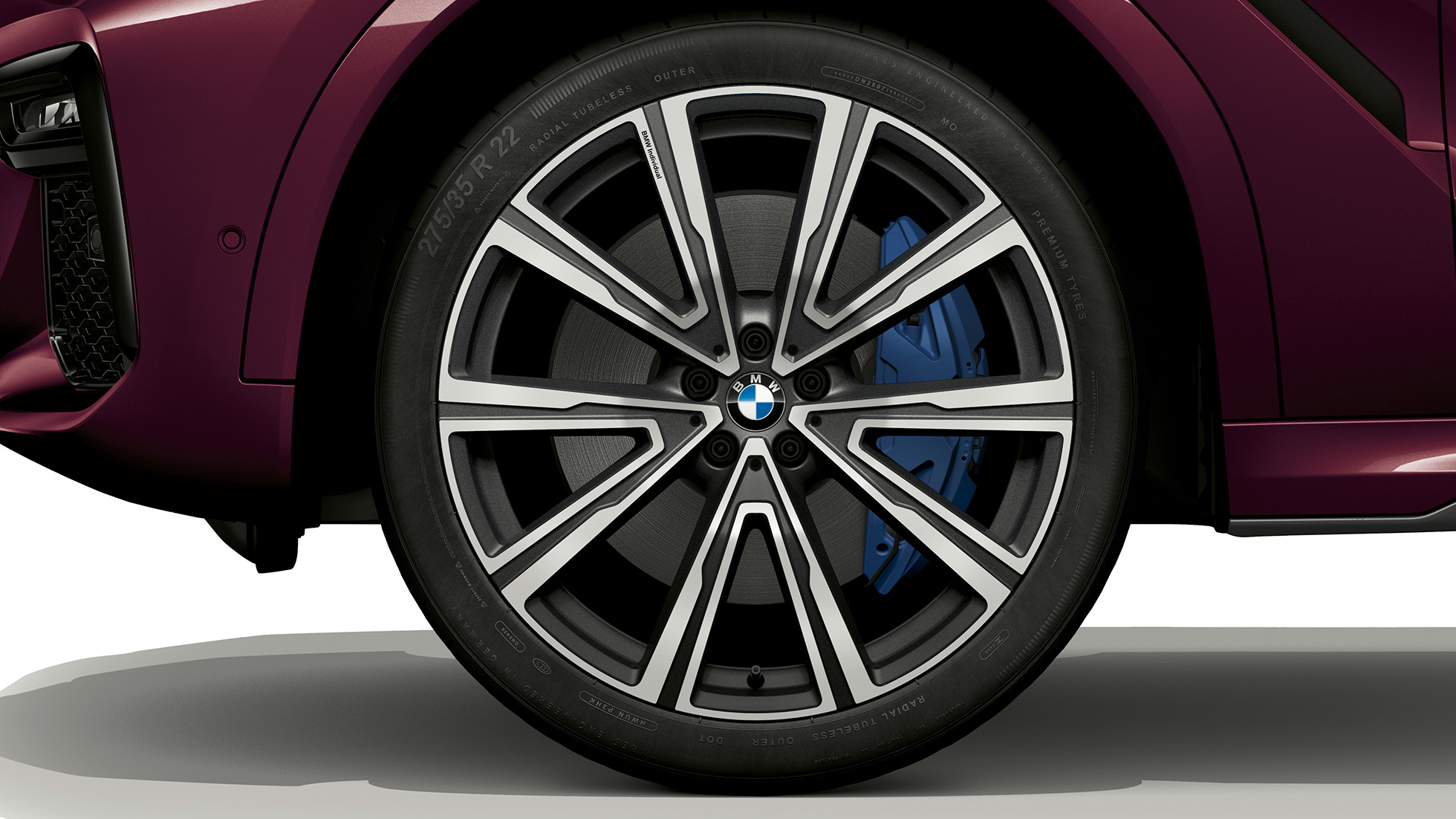 BMW X6 搭配 BMW Individual,輕合金輪圈。 BMW X6 搭配 BMW Individual,聚焦於輕合金輪圈。