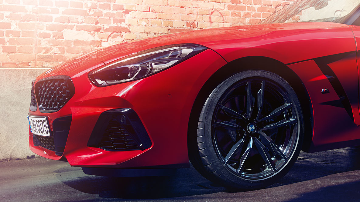 BMW Z4 Roadster 前翼 BMW Z4 Roadster 前臉和輪圈的視圖