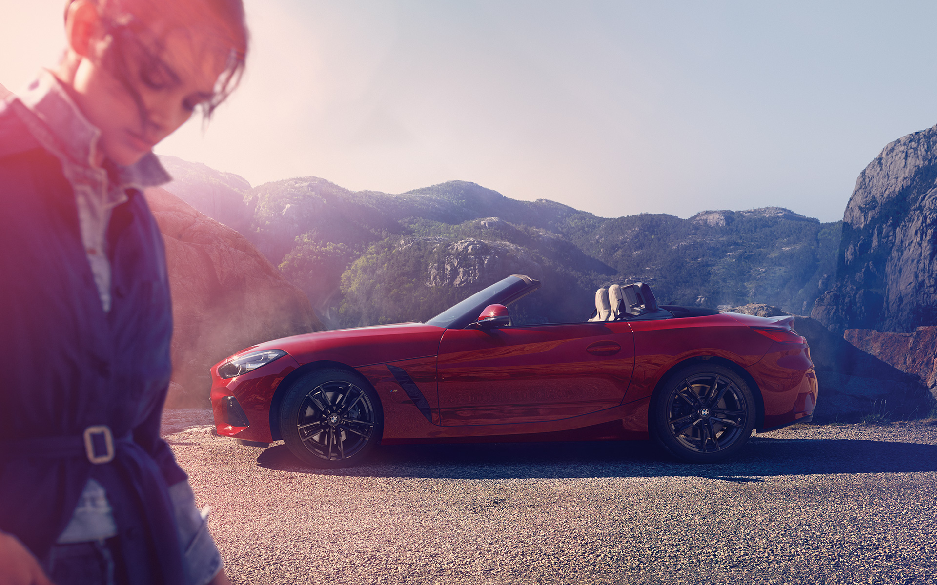 BMW Z4 Roadster (G29) in front of mountain view Model and BMW Z4 Roadster (G29) in front of mountain view