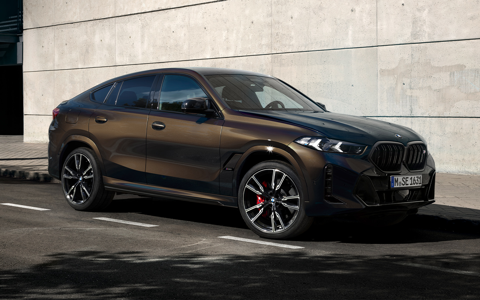 BMW X6 M60i G06 in Pyrite Brown metallic BMW X6 M60i G06 in BMW Individual Pyrite Brown metallic, 2/3 side view, parking in parking lot