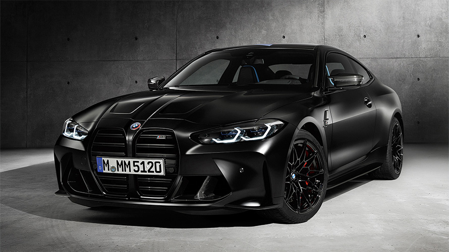 BMW M4 Competition Edition x KITH G82 2020 在灰色背景下的四分之三側視圖