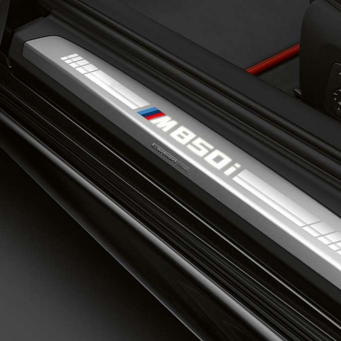 BMW M850i xDrive, Carbon Black metallic, entry door sill. BMW M850i xDrive, Carbon Black metallic, entry door sill.
