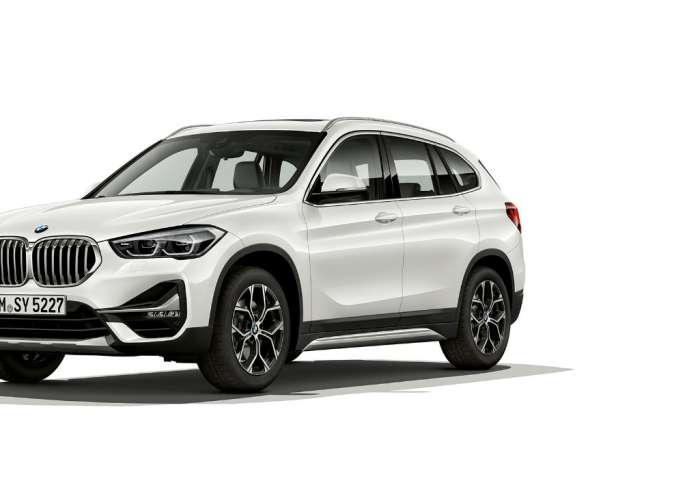 BMW X1, Model xLine, three-quarter front view studio shot