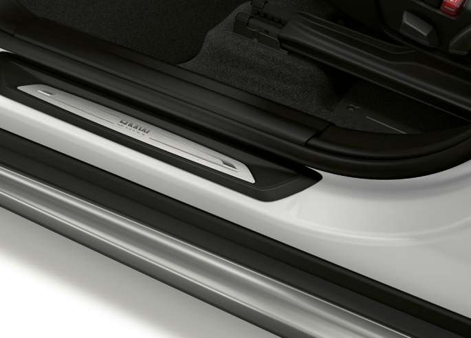 BMW X1, Model xLine, side view with close-up on door sill