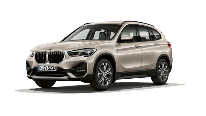 BMW X1, Model Advantage, three-quarter front view studio shot