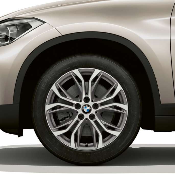 BMW X1, Model Advantage, side view with close-up on light-alloy wheel