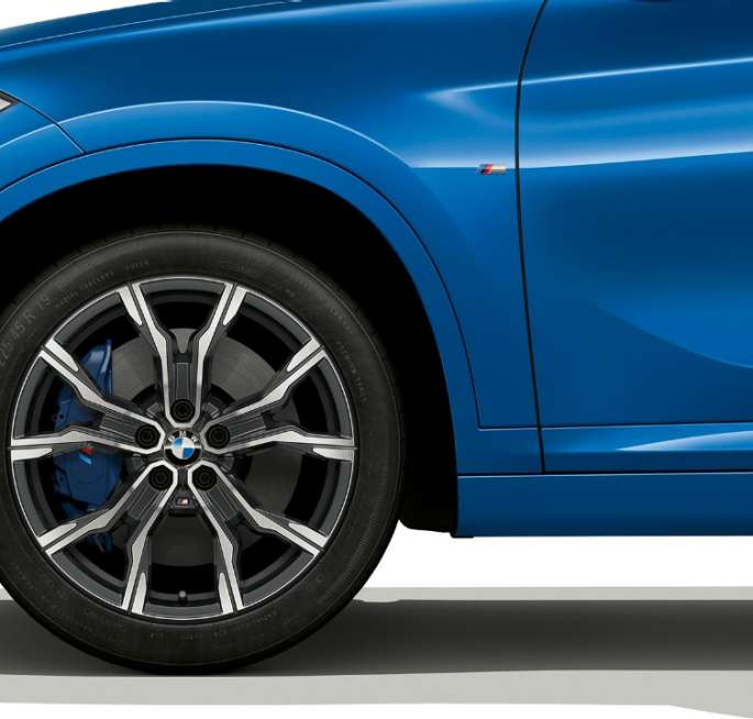 BMW X1, Model M Sport, side view with close-up on light-alloy wheel