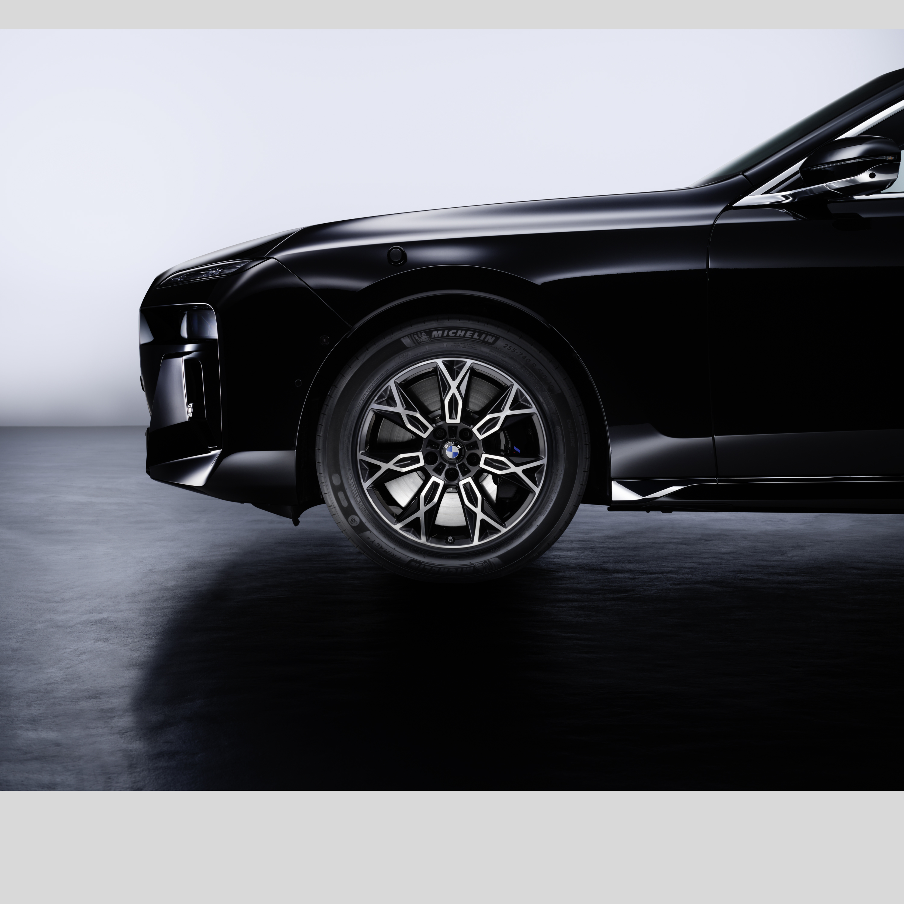 BMW 前輪輪胎特寫鏡頭