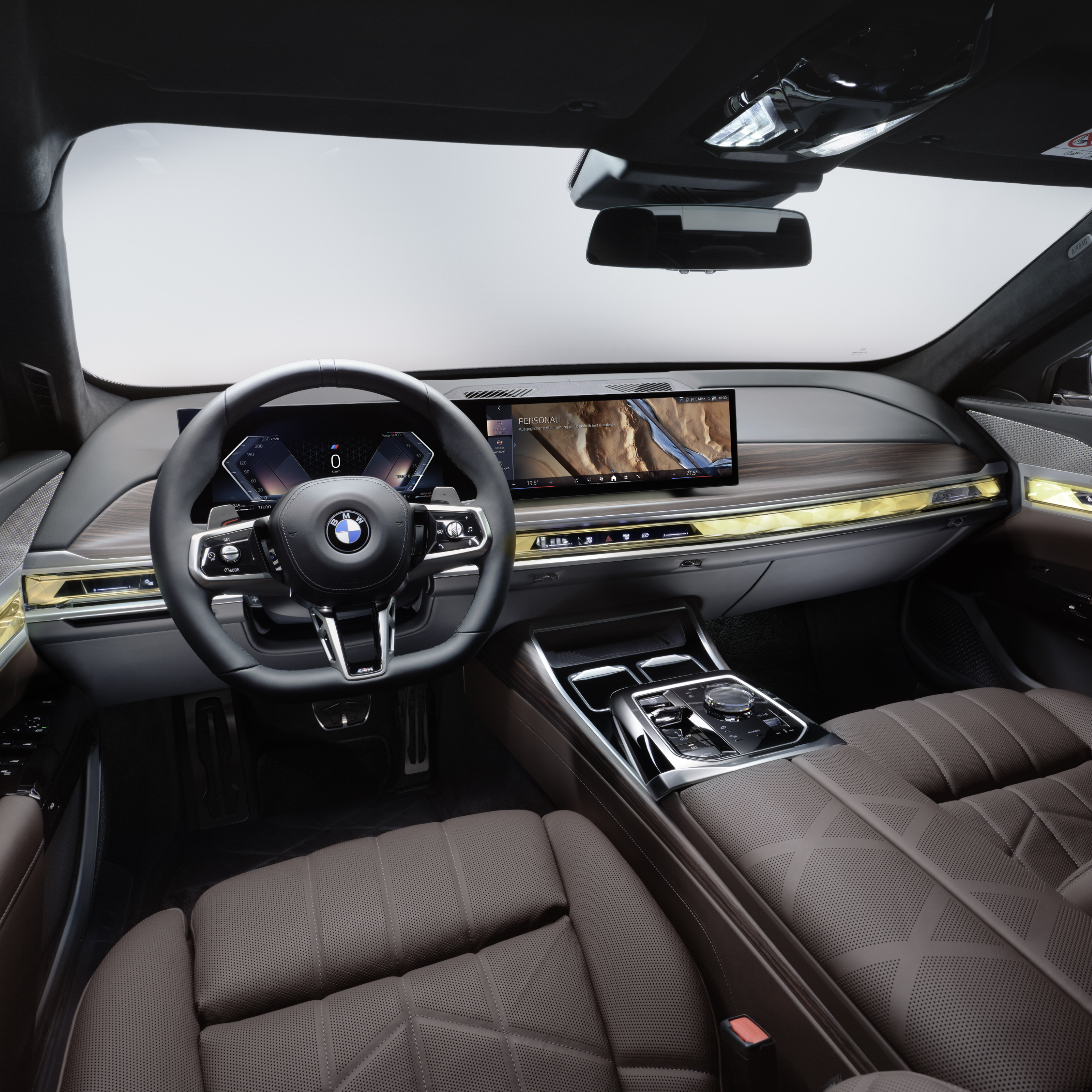 備有軚環和顯示屏的 BMW 駕駛艙