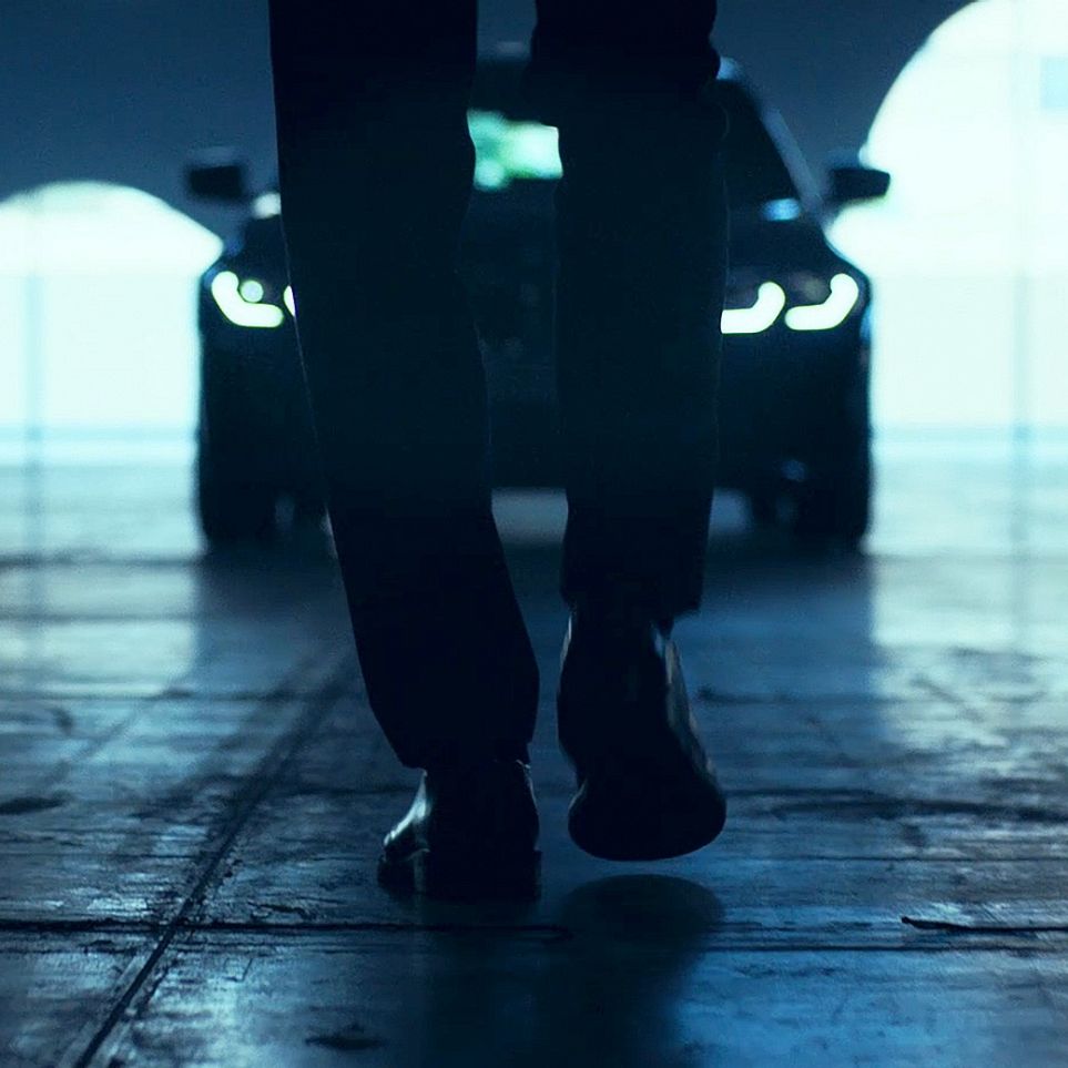 BMW 3 Series Sedan,雙腎格柵 BMW 3 Series Sedan 雙腎格柵側視圖特寫。