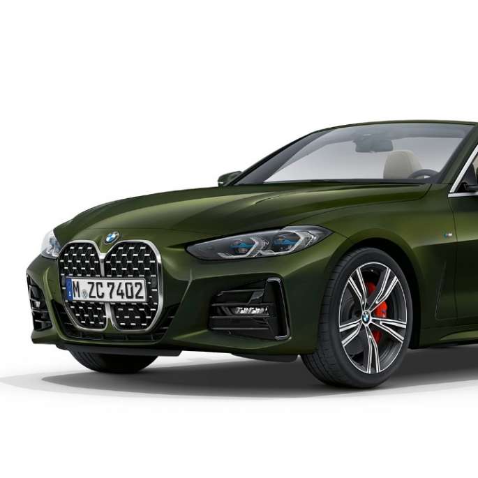 BMW 4 Series Convertible G23 2020 Model M Sport Sanremo Green 金屬外觀漆面正面四分之三之角度視圖